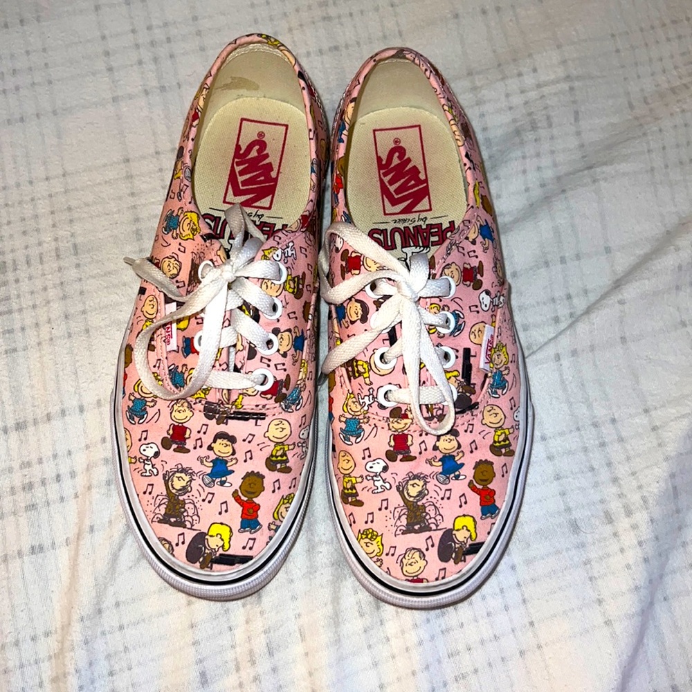 Tennis shoes
